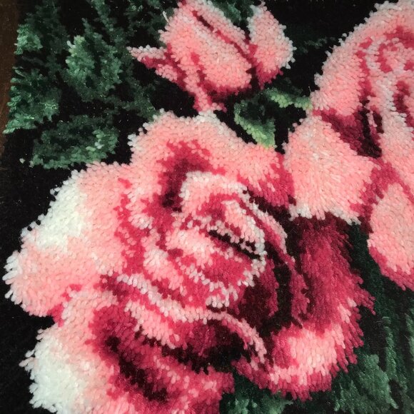 Beautiful roses latch rug hand made - Picture 3 of 6